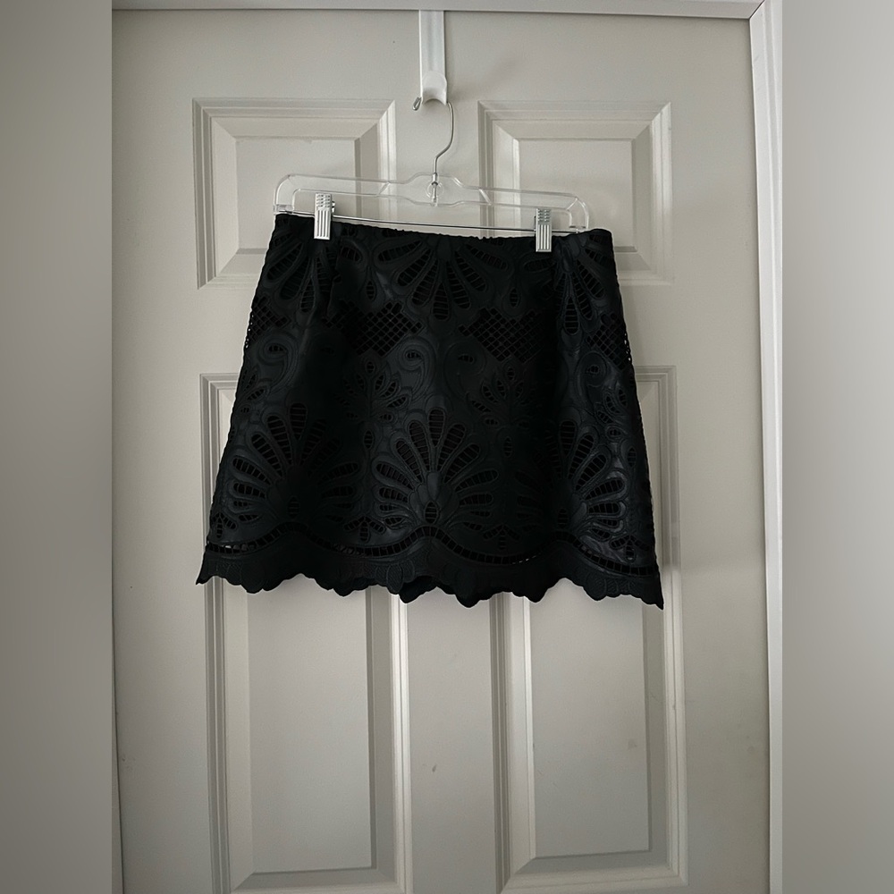 WOMEN’s H&M BLACK EYELET EMBROIDERY MINI SKIRT SCALLOPED HEM SIZE 10